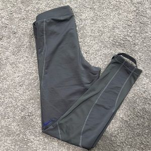 NIKE PRO GREY LEGGINGS W FOOT STRAPS